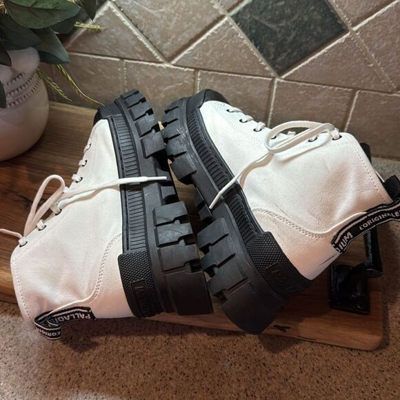 Palladium Revolt Hi TX Star White Platform Shoes - 9 - Great Condition - Picture 6 of 15
